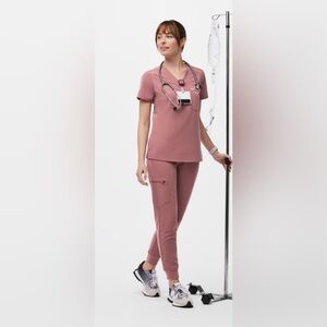 Uman Relaxed Jogger Scrub Pants and Catarina One-Pocket Scrub Top